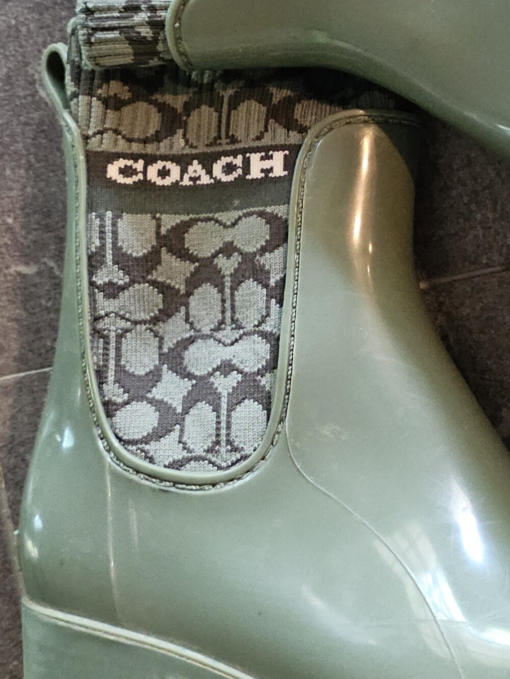 ๐ Coach Rivington Pull-On Olive Rain Boots (Women's Size 5 / Kids' Size 3.5) - Picture 5 of 10